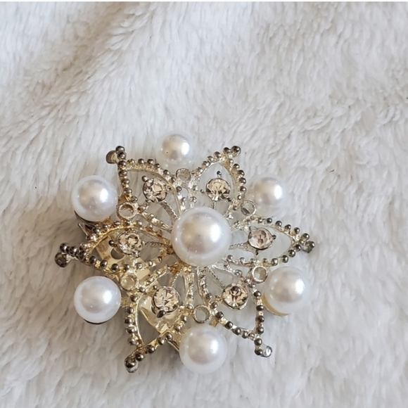 Faux Pearl Rhinestone Brooch Pin - Picture 6 of 6